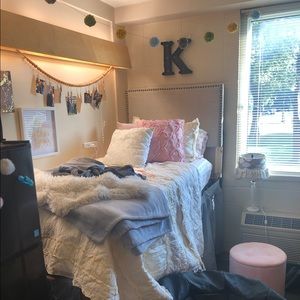 Selling twin/ twin xl headboard